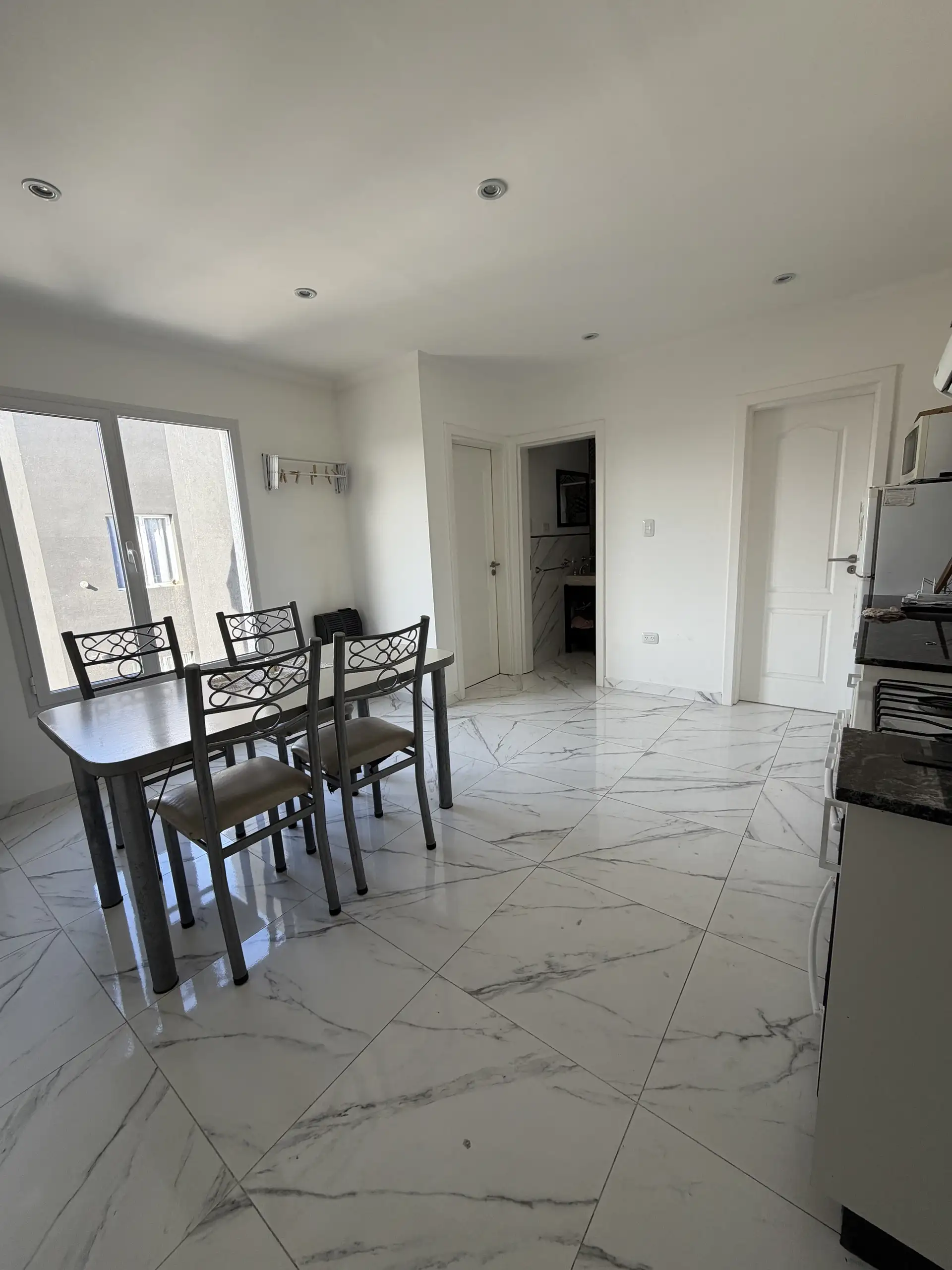 Departamento 2 ambientes en alquiler – Montevideo 1555
