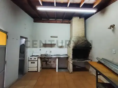 Casa tres ambientes en venta en Berazategui
