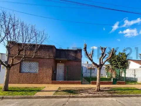 Casa tres ambientes en venta en Berazategui