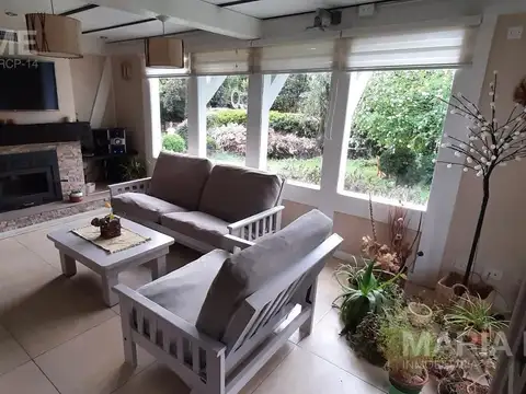 Casa 6 ambientes con 3 baños