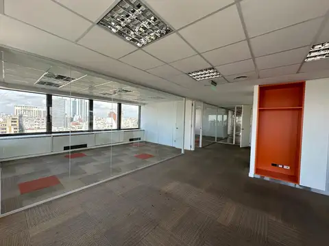 Excelente Oficina - Torre Esmeralda - 4 cocheras - Lista para ingresar!