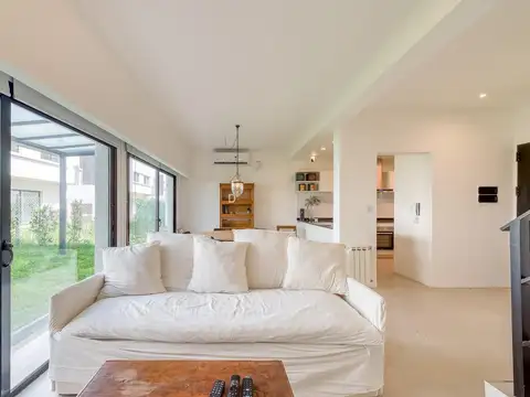 Casa en Venta en Barrio Parque Leloir, USD 250.000