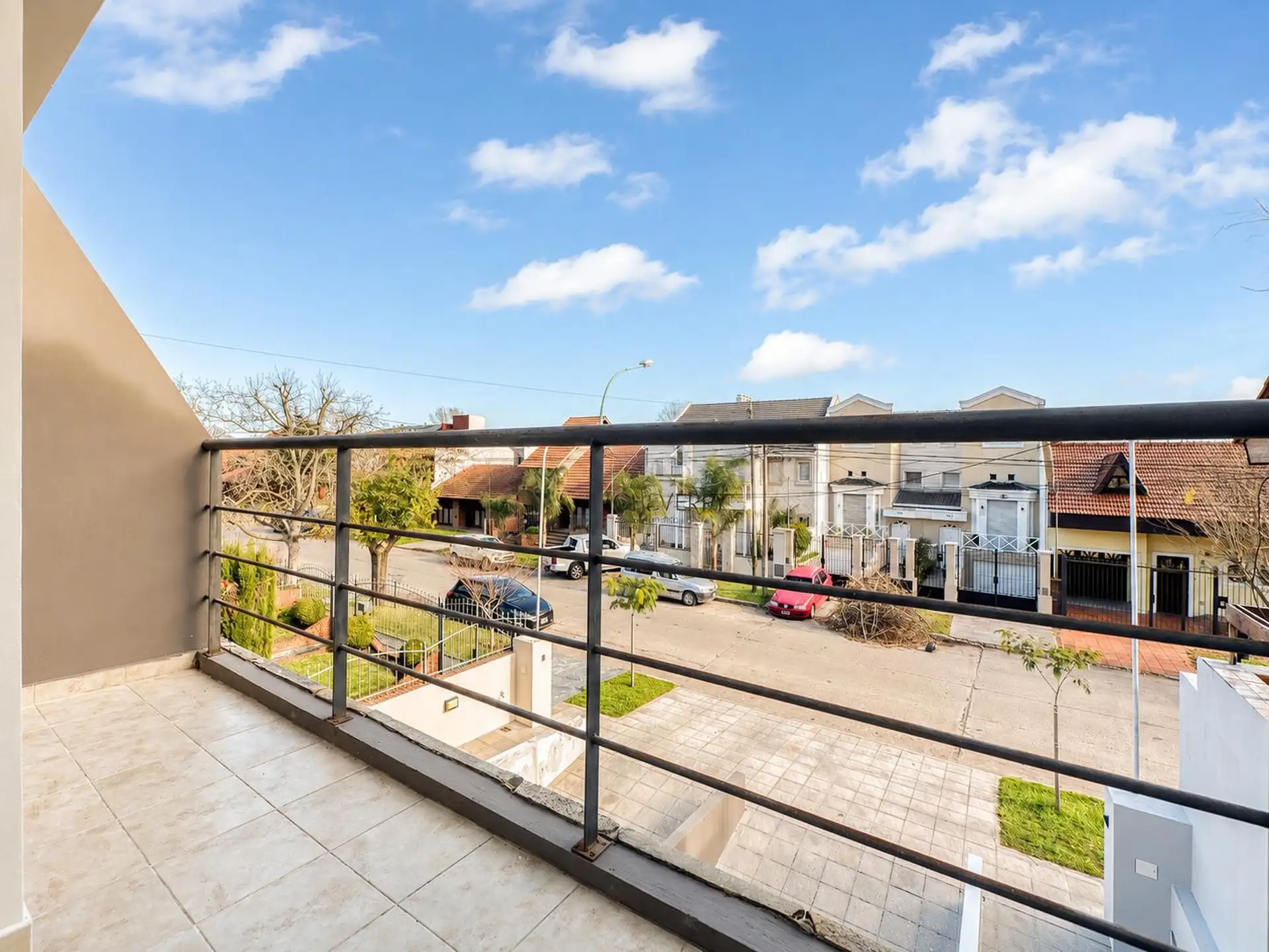 Dúplex moderno 4 amb, 150m² con cochera y jardín — Parque Luro