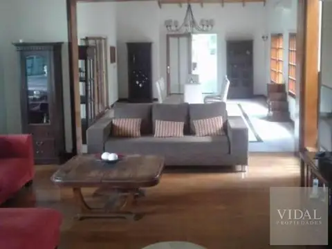 Casa en Venta con 6 cocheras
