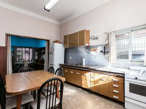 Oportunidad: casa con terraza y amplio patio