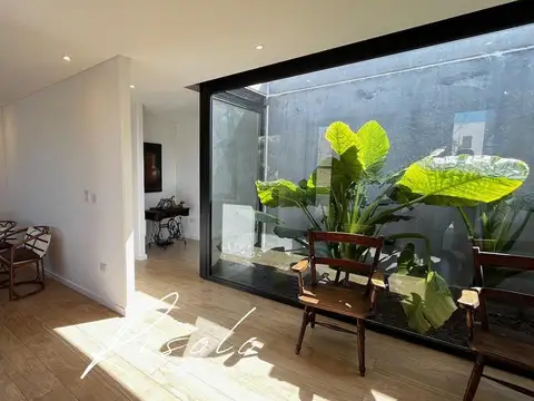 Casa en Venta con 4 cocheras