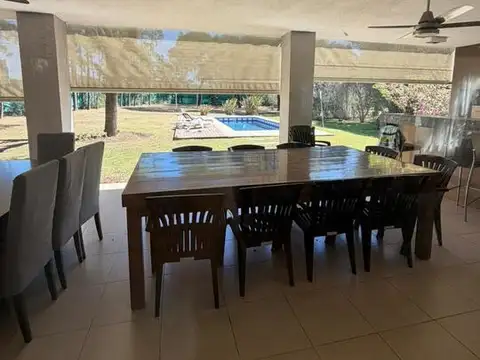 En Venta Casa de categoría en Lomas de la Carolina