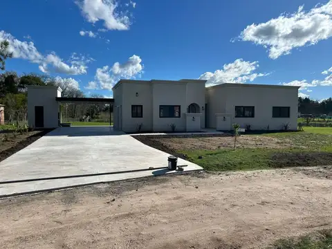 Casa en Venta en La Asunción Club de Campo, USD 240.000