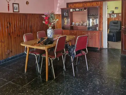 Casa 4 ambientes con 1 baño