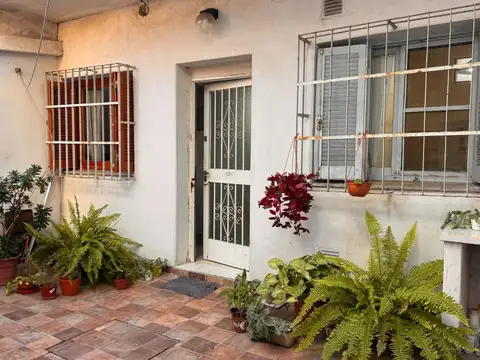 CASA 2 DORMITORIOS CON PATIO