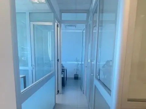 Oficina 2 ambientes con 2 baños