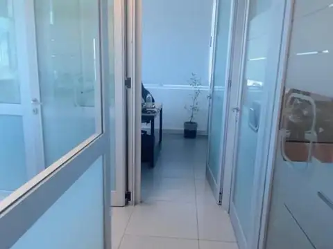 Oficina en Alquiler con 1 cochera