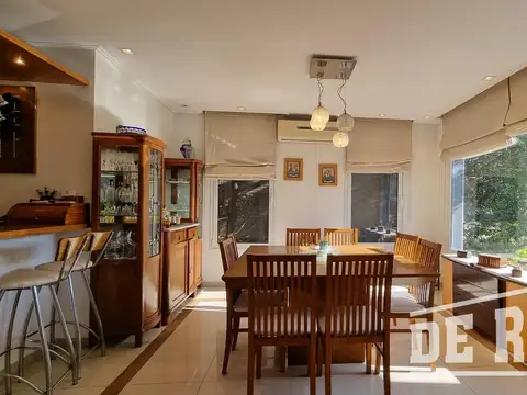 Casa en Alquiler con 1 cochera