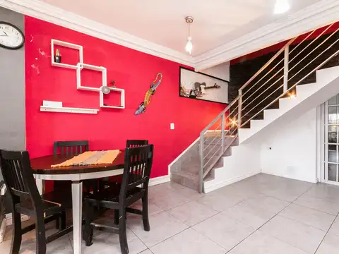 Casa 4 ambientes con 2 baños