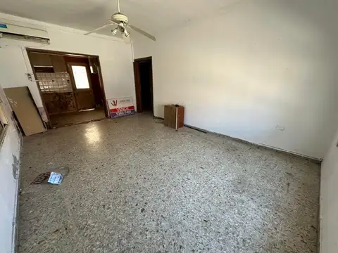 Venta de casa a reciclar en V. Dominico