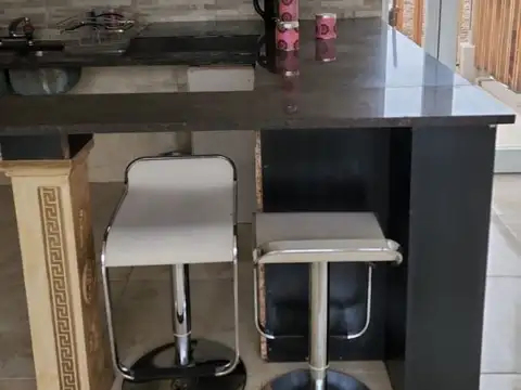 VENTA casa con 2 departamentos  de 3amb C/U individuales