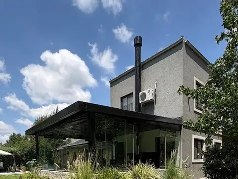 Casa 6 ambientes con 2 baños