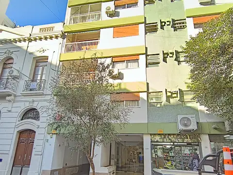EXCELENTE DEPTO. 2 AMB. C/BALCON Y COCHERA EN LA CALLE PERON AL 2200, BALVANERA