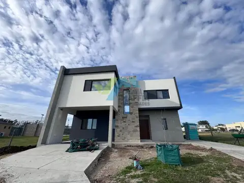 Casa 6 ambientes con 3 baños