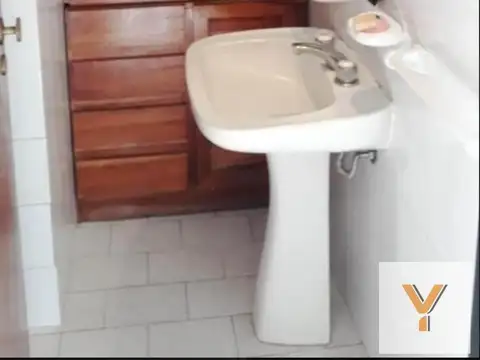 Casa en venta - 2 Dormitorios 2 Baños - Banfield