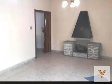 Casa en venta - 2 Dormitorios 2 Baños - Banfield