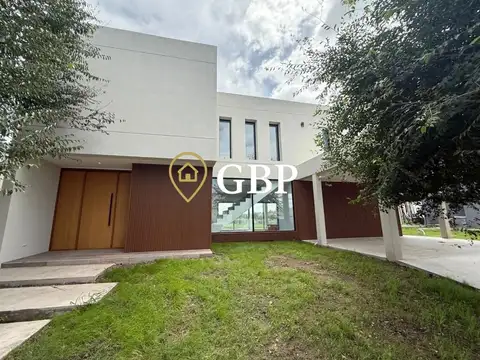 Casa en venta a la laguna en Canning Barrio San Lucas