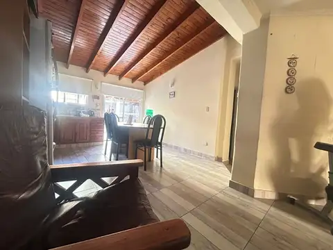 Depto Tipo Casa 4 ambientes con 2 baños