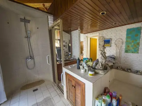Casa 7 ambientes con 4 baños