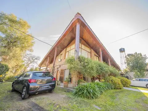 Casa en venta - 6 Dormitorios 5 Baños - Cocheras - San Miguel