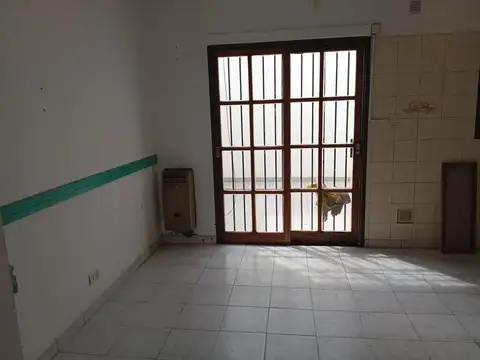 Depto Tipo Casa 4 ambientes con 2 baños