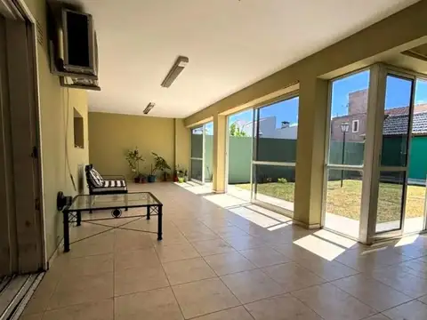 Casa Familiar de Categ. a Metros de Av. Rafael Núñez  4 Dorm
