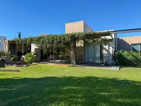 Venta casa de de 2 dormitorios barrio cerrado Aguadas