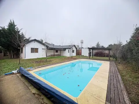 Casa en Alquiler con 2 cocheras