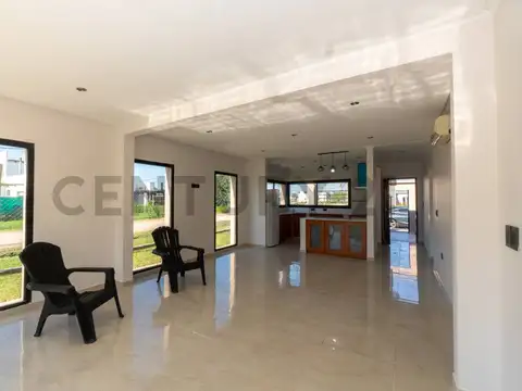 Casa 3 ambientes con 2 baños