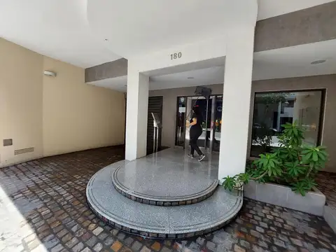 Venta cochera en Italia y Salta - Centro, Rosario