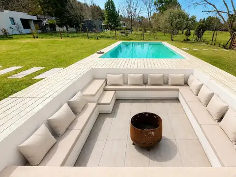 CASA EN VENTA EN MIRALAGOS