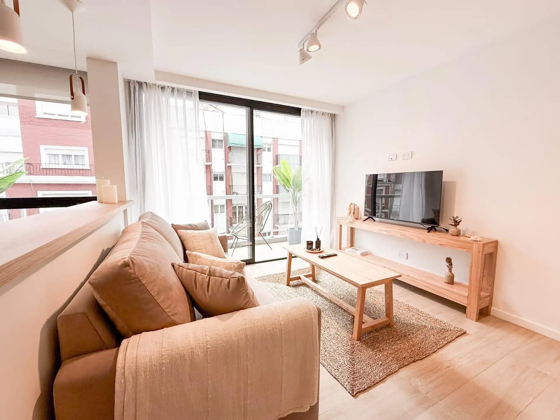 Departamento 2 ambientes con balcon corrido | NOVECCENTO MORENO