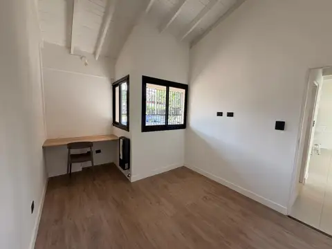 Casa en alquiler de 3 ambientes - Castelar Norte