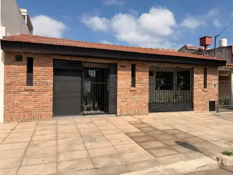 Casa en alquiler de 3 ambientes - Castelar Norte