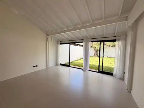 Casa 3 ambientes con 2 baños