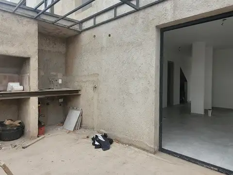 Venta Hermoso Duplex a 1 Cuadra del Colegio Nash 2 dormitorios + escritorio