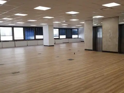 Oficina en Venta con 5 cocheras