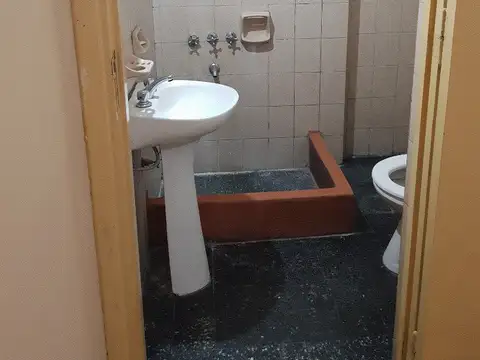 TIPO CASA 2 AMBIENTES EN ALQUILER SIN EXPENSAS