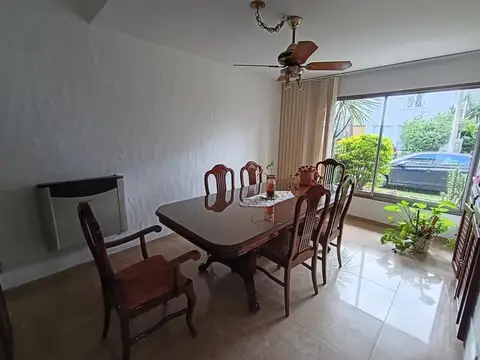 Casa 6 ambientes con 1 baño