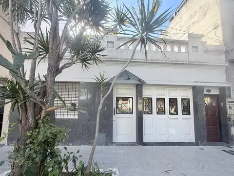 PH 4 ambientes con garage, patio y gran terraza privada en Villa del Parque
