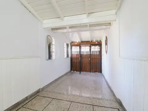 CASA 4 AMBIENTES BANFIELD CON PILETA