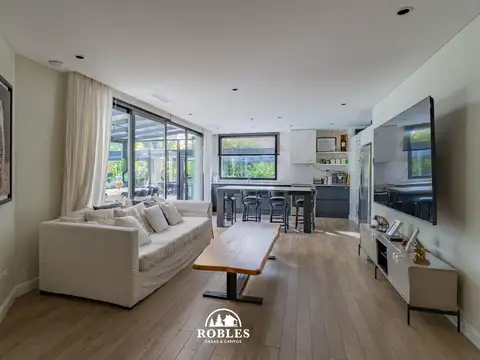 Casa 4 ambientes con 2 baños