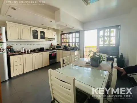 Casa 4 ambientes con 2 baños