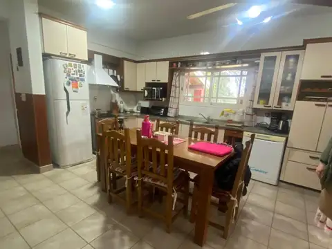 Casa en Alquiler con 2 cocheras