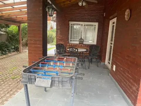 Casa 6 ambientes con 2 baños